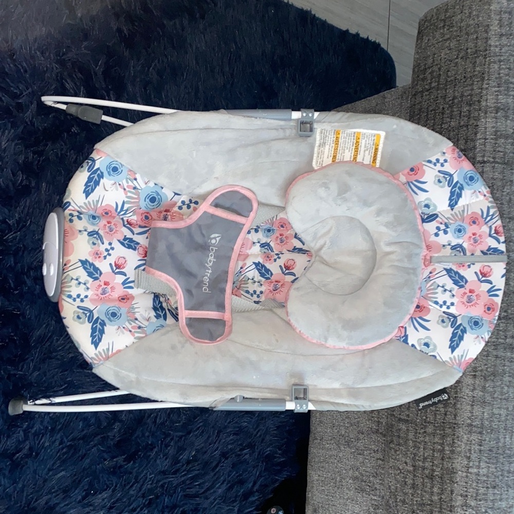 Baby Trend EZ Bouncer in Bluebell. Made with soft cozy fabrics